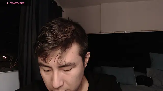 Snapshot of andrewmhilton_ chatting on 10-31-25, 05:08 andrewmhilton online show from 10-31-25, 05:08