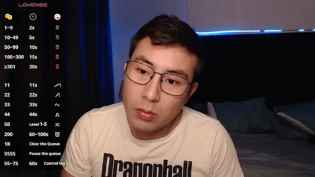 Snapshot of andrewmhilton_ chatting on 11-02-25, 07:11 andrewmhilton online show from 11-02-25, 07:11