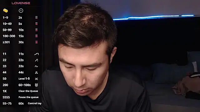 Snapshot of andrewmhilton_ chatting on 11-03-25, 06:36 andrewmhilton online show from 11-03-25, 06:36