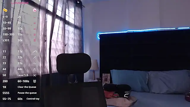 Snapshot of andrewmhilton_ chatting on 11-03-25, 08:54 andrewmhilton online show from 11-03-25, 08:54