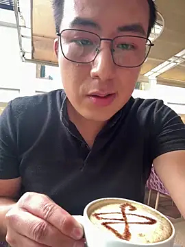 Snapshot of andrewmhilton_ chatting on 11-05-25, 07:58 andrewmhilton online show from 11-05-25, 07:58