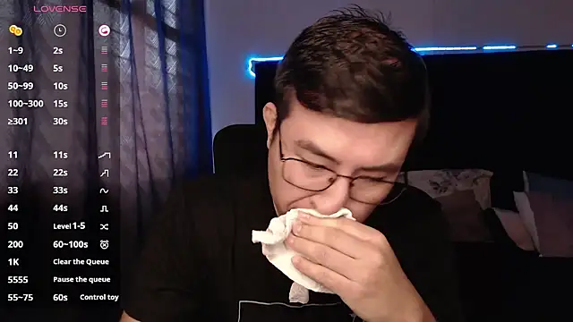 Snapshot of andrewmhilton_ chatting on 11-08-25, 09:24 andrewmhilton online show from 11-08-25, 09:24