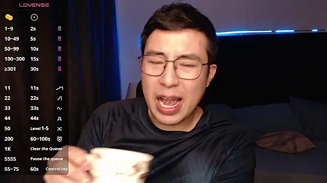 Snapshot of andrewmhilton_ chatting on 11-10-25, 07:07 andrewmhilton online show from 11-10-25, 07:07