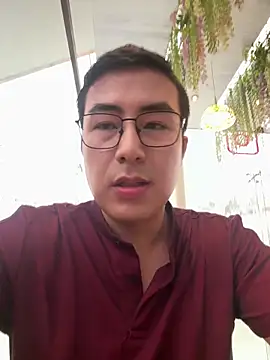 Snapshot of andrewmhilton_ chatting on 11-12-25, 06:19 andrewmhilton online show from 11-12-25, 06:19