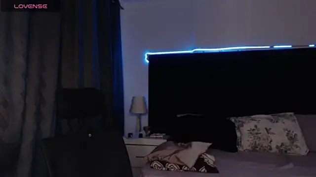 Snapshot of andrewmhilton_ chatting on 11-14-25, 06:23 andrewmhilton online show from 11-14-25, 06:23