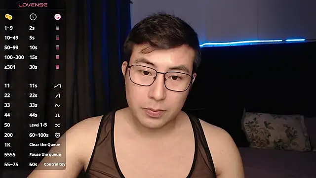 Snapshot of andrewmhilton_ chatting on 11-21-25, 05:50 andrewmhilton online show from 11-21-25, 05:50