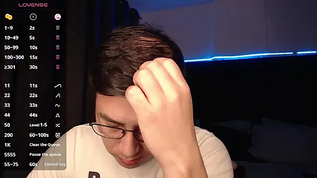 Snapshot of andrewmhilton_ chatting on 11-22-25, 06:01 andrewmhilton online show from 11-22-25, 06:01