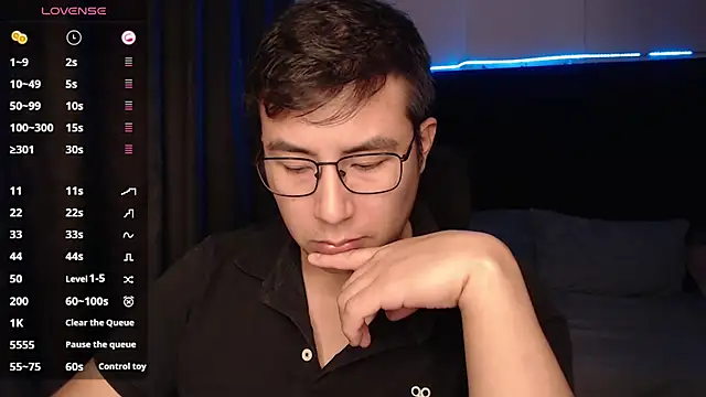 Snapshot of andrewmhilton_ chatting on 11-23-25, 06:24 andrewmhilton online show from 11-23-25, 06:24