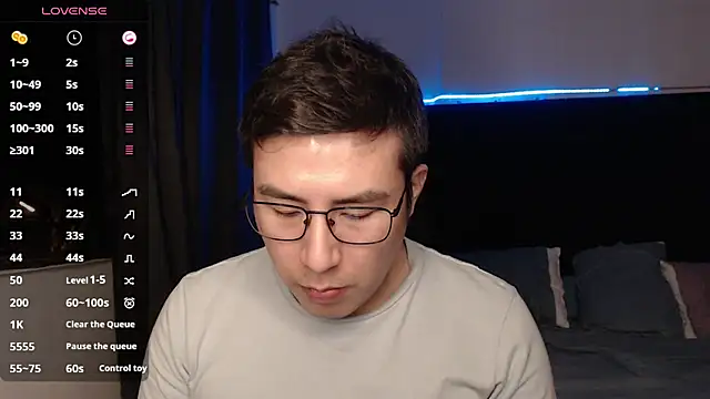 Snapshot of andrewmhilton_ chatting on 11-26-25, 04:13 andrewmhilton online show from 11-26-25, 04:13