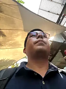 Snapshot of andrewmhilton_ chatting on 11-26-25, 06:42 andrewmhilton online show from 11-26-25, 06:42