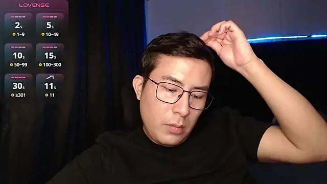 Snapshot of andrewmhilton_ chatting on 11-27-25, 06:48 andrewmhilton online show from 11-27-25, 06:48