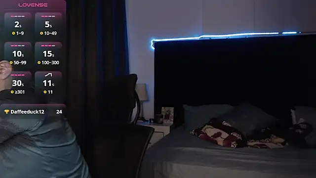 Snapshot of andrewmhilton_ chatting on 11-29-25, 05:32 andrewmhilton online show from 11-29-25, 05:32