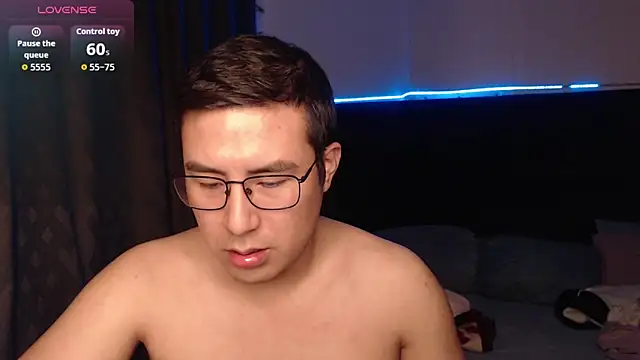 Snapshot of andrewmhilton_ chatting on 12-01-25, 06:07 andrewmhilton online show from 12-01-25, 06:07