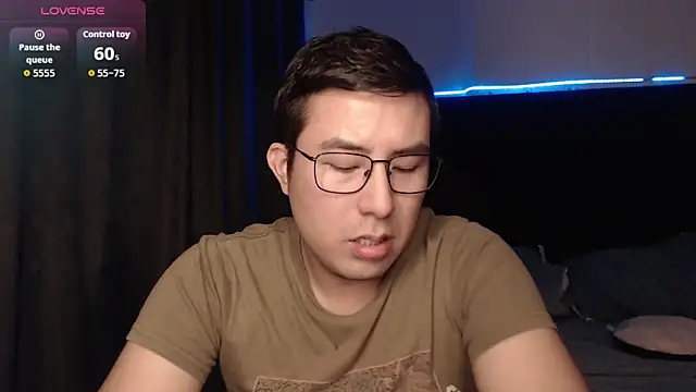 Snapshot of andrewmhilton_ chatting on 12-02-25, 06:30 andrewmhilton online show from 12-02-25, 06:30