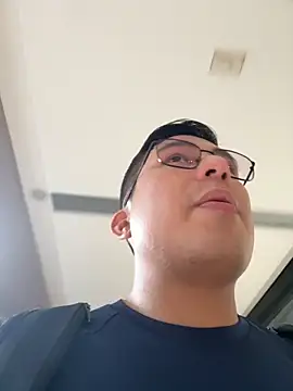 Snapshot of andrewmhilton_ chatting on 12-03-25, 07:45 andrewmhilton online show from 12-03-25, 07:45