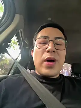 andrewmhilton  online show from 04-22-26, 08:43