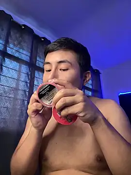 andrewmhilton  online show from 04-28-26, 10:59