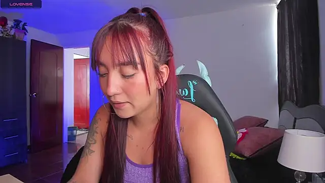 Snapshot of _Tammyy chatting on 01-28-25, 04:52  Tammyy online show from 01-28-25, 04:52