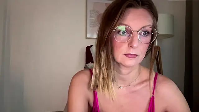 Snapshot of HornyJudith chatting on 12-15-25, 07:01 HornyJudith online show from 12-15-25, 07:01