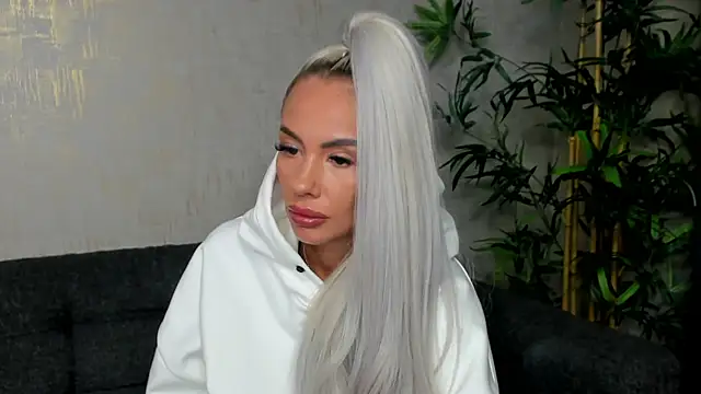 Snapshot of Bailey_Rush chatting on 02-17-25, 05:43 Bailey Rush online show from 02-17-25, 05:43