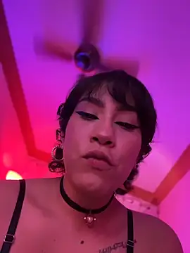 Snapshot of ZahaRoseee chatting on 03-04-26, 01:44 ZahaRoseee online show from 03-04-26, 01:44