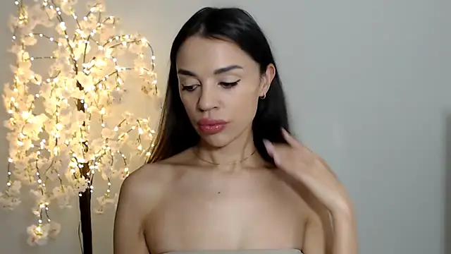 Snapshot of Mika_Gold chatting on 09-26-25, 10:30 Mika Gold online show from 09-26-25, 10:30