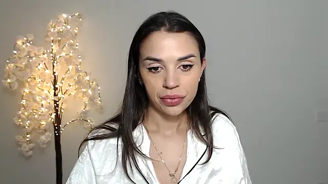 Snapshot of Mika_Gold chatting on 10-01-25, 10:10 Mika Gold online show from 10-01-25, 10:10