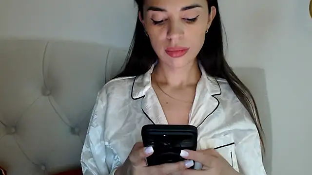 Snapshot of Mika_Gold chatting on 10-20-25, 06:08 Mika Gold online show from 10-20-25, 06:08