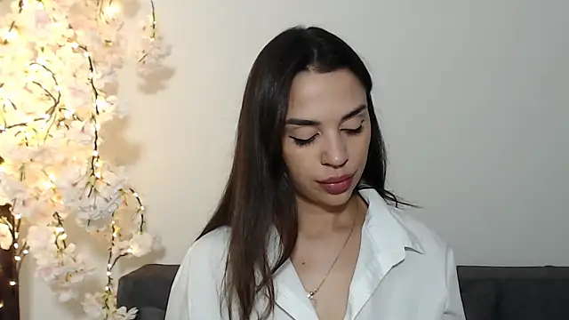 Snapshot of Mika_Gold chatting on 10-30-25, 04:41 Mika Gold online show from 10-30-25, 04:41