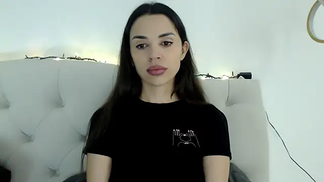 Snapshot of Mika_Gold chatting on 12-15-25, 12:20 Mika Gold online show from 12-15-25, 12:20