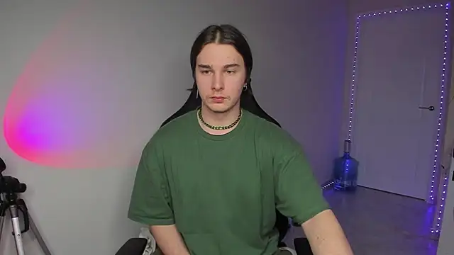 Vincent Strong online show from 12-18-24, 01:45