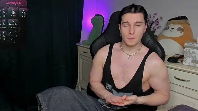 Vincent Strong online show from 12-21-25, 01:40