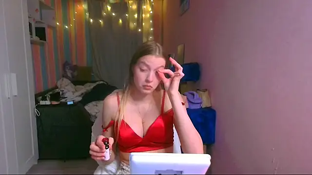 Snapshot of __Aphrodita__wow__ chatting on 12-10-24, 12:05 Aphrodita wow online show from 12-10-24, 12:05