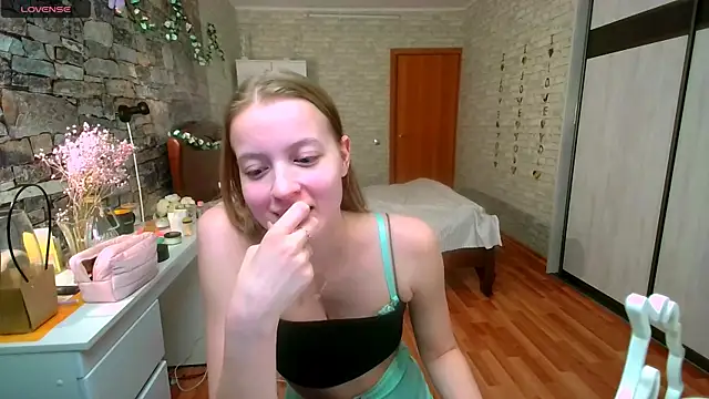 Snapshot of __Aphrodita__wow__ chatting on 03-14-26, 04:12 Aphrodita wow online show from 03-14-26, 04:12