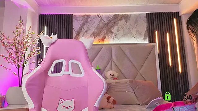 Happy tits online show from 06-04-26, 02:12