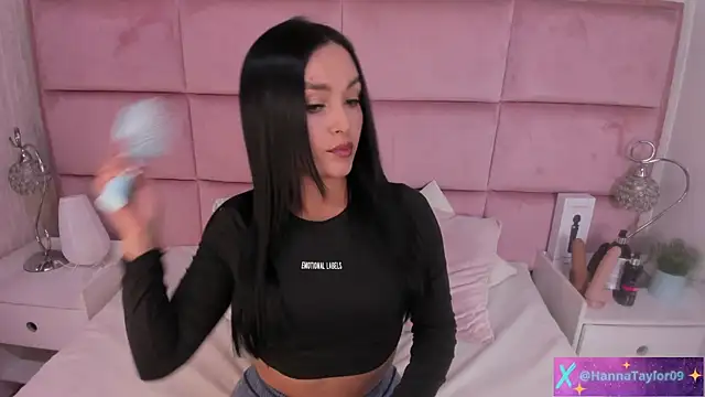 Snapshot of HannaTaylor chatting on 10-07-25, 03:04 HannaTaylor online show from 10-07-25, 03:04