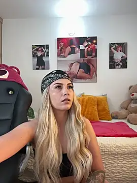 Snapshot of zafiro_mo0n chatting on 01-29-25, 10:11 zafiro mo0n online show from 01-29-25, 10:11