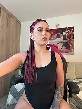 Snapshot of zafiro_mo0n chatting on 02-19-25, 10:20 zafiro mo0n online show from 02-19-25, 10:20