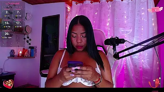 Snapshot of samanthaabloom chatting on 02-11-25, 12:28 samanthaabloom online show from 02-11-25, 12:28