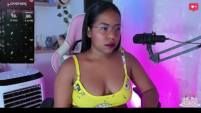 Snapshot of samanthaabloom chatting on 03-22-25, 01:11 samanthaabloom online show from 03-22-25, 01:11