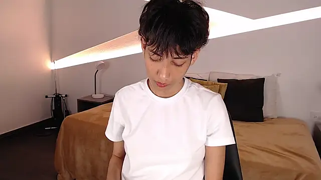 hot little bunny online show from 02-03-25, 12:36