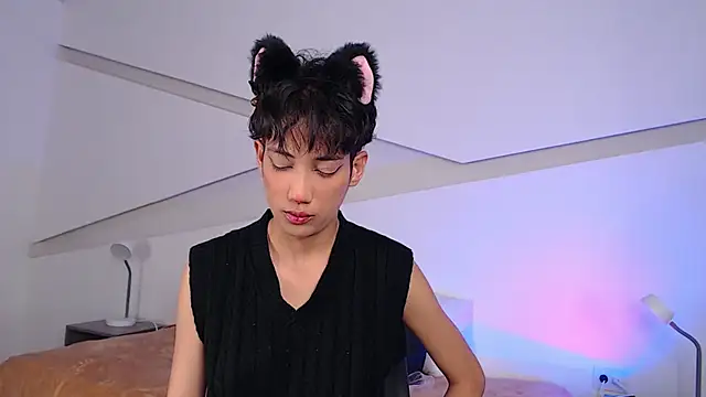 hot little bunny online show from 02-08-25, 08:42