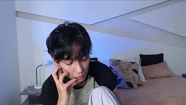 hot little bunny online show from 03-19-25, 09:27