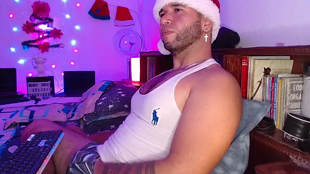 Snapshot of Xein_WoIf chatting on 12-17-24, 01:39 Xein WoIf online show from 12-17-24, 01:39