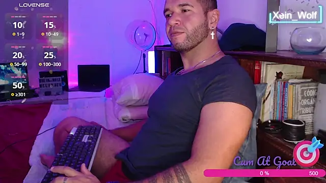 Snapshot of Xein_WoIf chatting on 01-19-25, 10:49 Xein WoIf online show from 01-19-25, 10:49