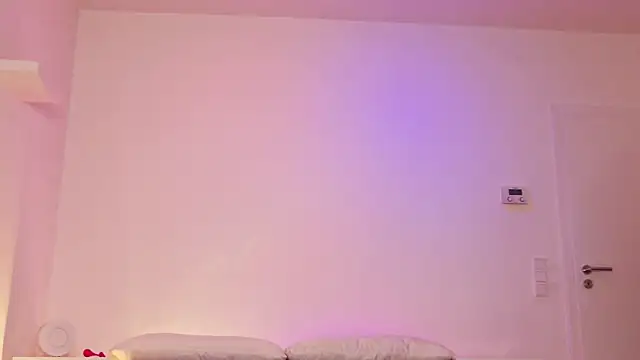 Snapshot of MonaLoreen chatting on 02-18-25, 06:59 MonaLoreen online show from 02-18-25, 06:59