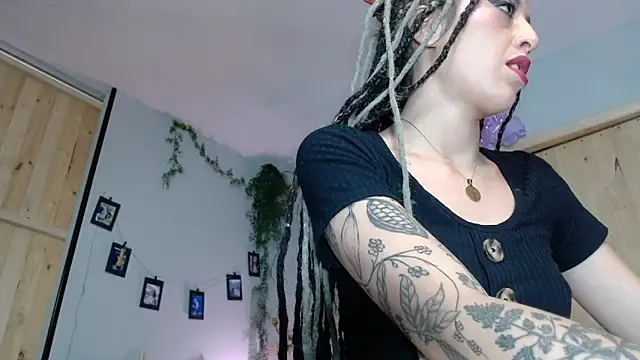 VickyJackson  online show from 12-04-25, 05:54