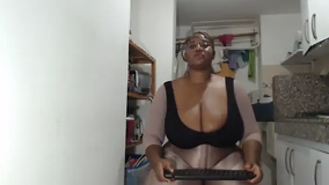 Snapshot of LiraRusso chatting on 01-11-26, 01:21 LiraRusso online show from 01-11-26, 01:21