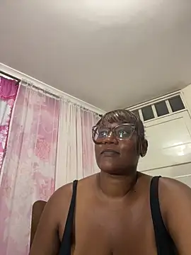 Snapshot of LiraRusso chatting on 03-13-26, 03:02 LiraRusso online show from 03-13-26, 03:02