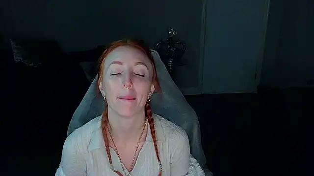 Snapshot of Red_firesquirt chatting on 02-04-25, 10:55 Red firesquirt online show from 02-04-25, 10:55